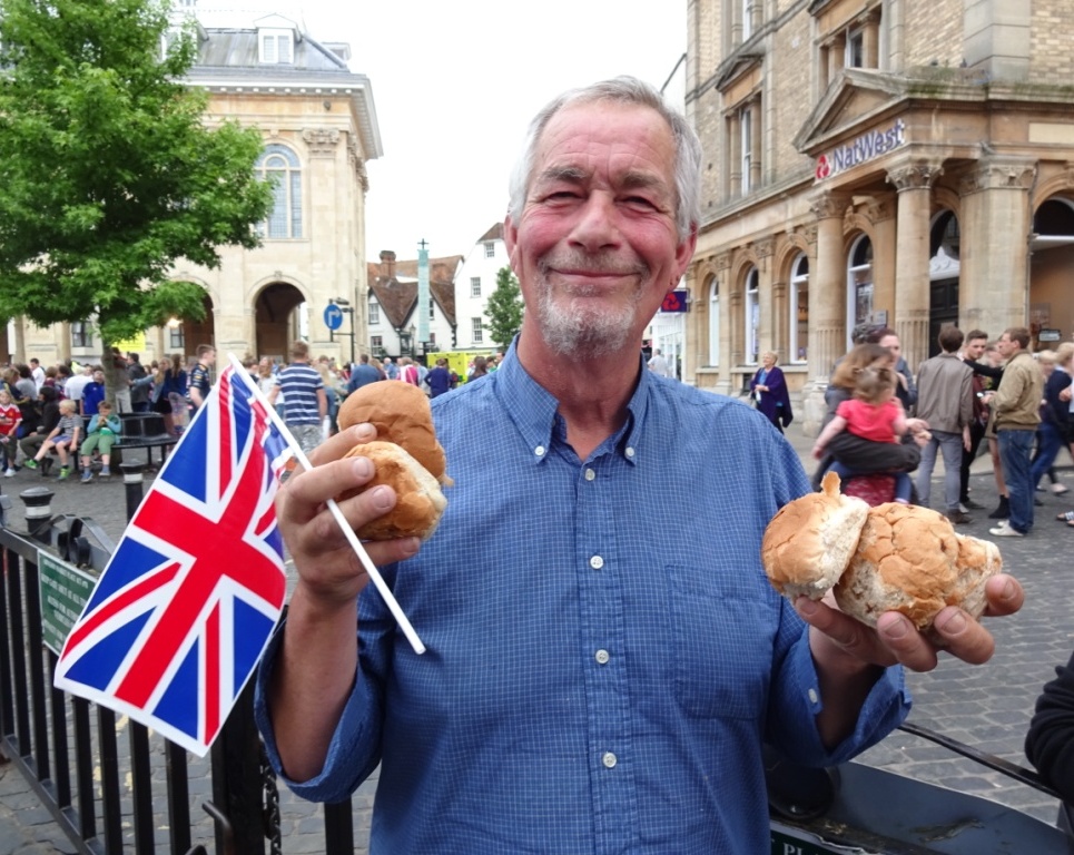 Royal Bun Throwing on Queen’s Birthday – Abingdon’s 255 year-old tradition coinciding with royal events