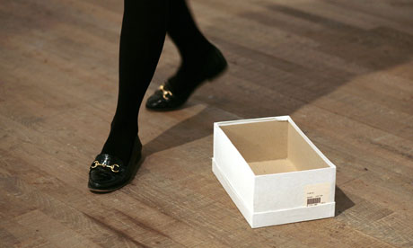 Ordinary empty shoe box at Tate Modern attracting attention