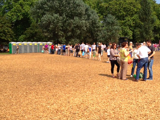 Hyde Park Viewing Screens — Queuing for Loos